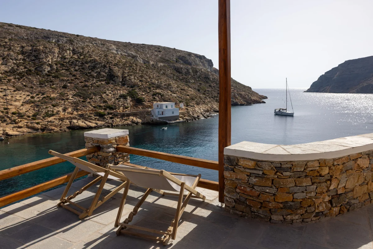 Psarona Sifnos, θέα στον κόλπο του Χερρονήσου από τη βεράντα
