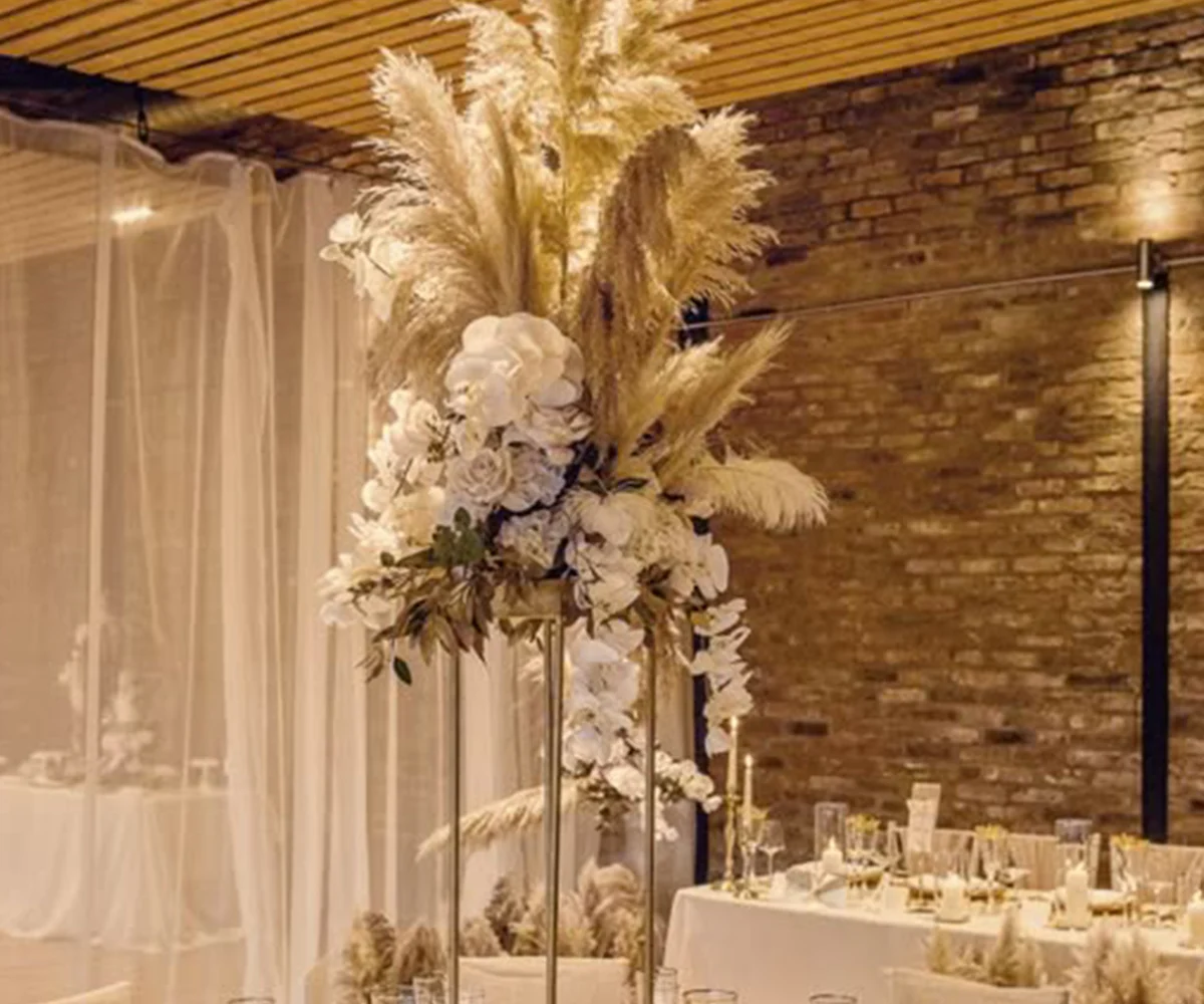 Sbokos Deco Art, στολισμός τραπεζιού δεξίωσης με λουλούδια και πάμπας